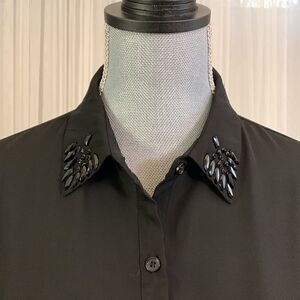 🟢3 for $20——DANIEL Rainn button front blouse with sequined collar & hi-lo hem.